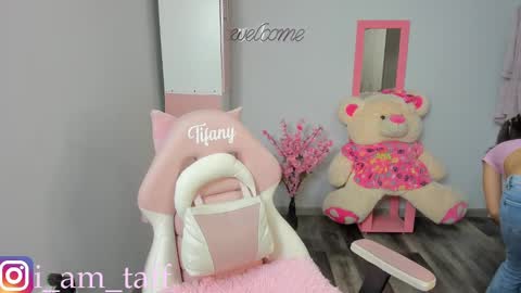Snapshot of tifany_tay2 chatting on February 9, 3:53 am hey am julietha online show from February 9, 3:53 am