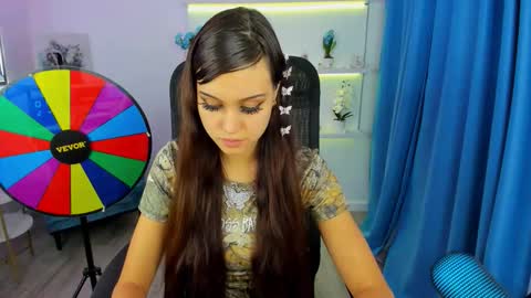 tiffanyyoun online show from November 12, 12:40 pm