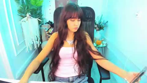 tiffanyyoun online show from October 21, 11:48 am