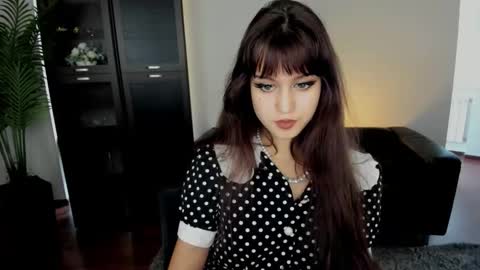 tiffanyyoun online show from October 1, 12:26 pm