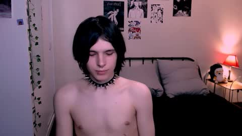 Snapshot of timi_moon chatting on October 17, 4:33 pm timi_moon online show from October 17, 4:33 pm