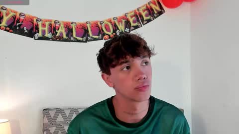 Snapshot of timothy_ross chatting on October 15, 3:32 am Timothy 21 years old online show from October 15, 3:32 am