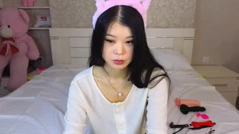 tina__kim online show from March 17, 10:20 am