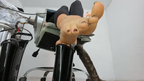 Snapshot of tina_commands chatting on December 3, 9:17 pm mistressTina online show from December 3, 9:17 pm
