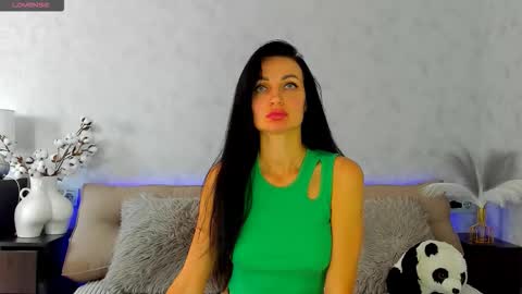 Snapshot of tina_mart chatting on September 27, 10:46 am Tina online show from September 27, 10:46 am