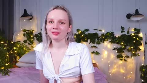 Snapshot of tinasiner chatting on March 8, 5:11 pm tinasiner online show from March 8, 5:11 pm