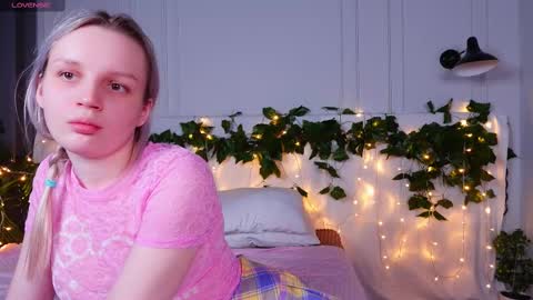 Snapshot of tinasiner chatting on March 9, 4:44 pm tinasiner online show from March 9, 4:44 pm