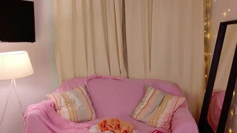 tinasiner online show from March 1, 4:33 pm