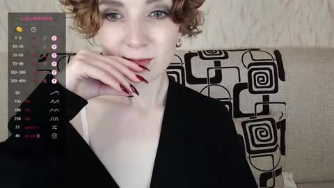 Snapshot of tinawincee chatting on October 12, 6:39 am Tina online show from October 12, 6:39 am