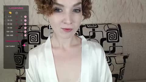 Snapshot of tinawincee chatting on October 3, 5:16 am Tina online show from October 3, 5:16 am