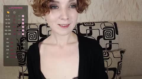 Snapshot of tinawincee chatting on October 5, 5:27 am Tina online show from October 5, 5:27 am