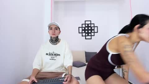 Snapshot of tinny_and_candy chatting on October 7, 2:51 am TINNY AND CANDY online show from October 7, 2:51 am