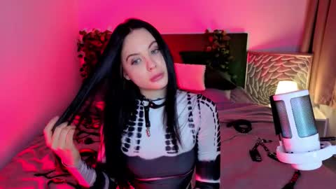 Snapshot of tinnyshine chatting on October 17, 9:41 pm RebeccaBlooms online show from October 17, 9:41 pm