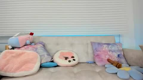 tiny_cora online show from September 17, 5:16 pm