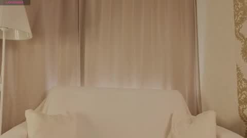 Lily online show from February 4, 9:30 pm