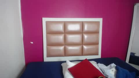 tiny_sarah1 online show from November 8, 9:45 am