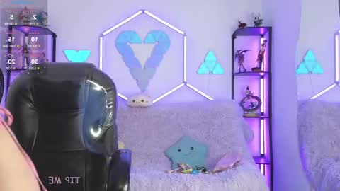 tiny_vixen_ online show from September 29, 2:38 pm