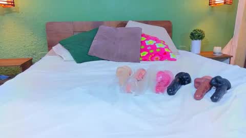 tiny_whore18 online show from May 23, 5:58 am