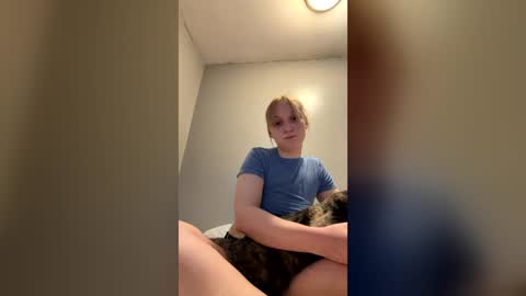 tinyblondebarbie online show from June 17, 7:35 am
