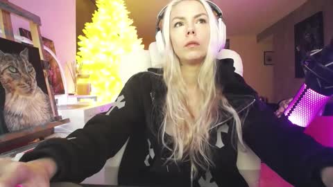 stage Kylie Sinner  brand CLITBAIT online show from February 2, 10:28 pm