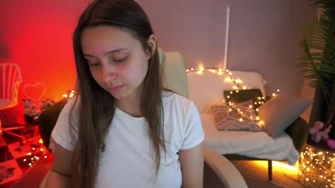 tinynataliee online show from May 16, 9:13 pm