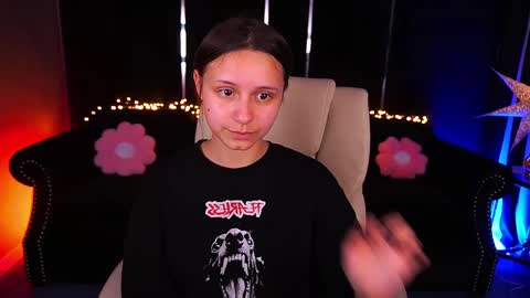 tinynataliee online show from May 19, 12:34 pm