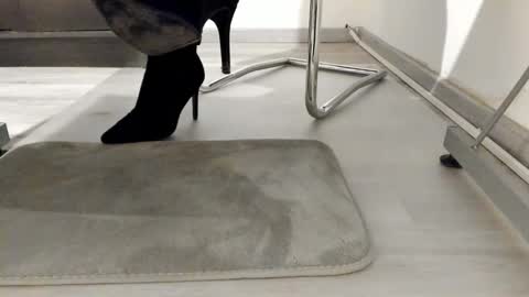 Snapshot of tired33 chatting on January 12, 2:41 pm Anna online show from January 12, 2:41 pm