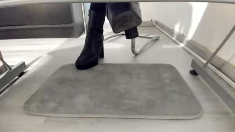 Snapshot of tired33 chatting on December 20, 5:08 pm Anna online show from December 20, 5:08 pm