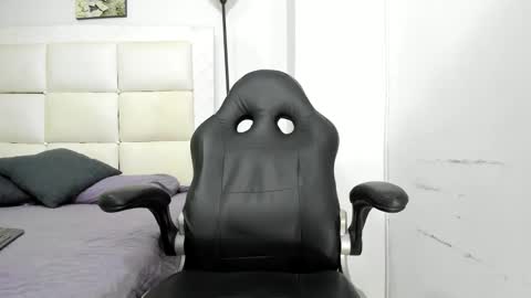 TOBBY online show from May 6, 1:44 am