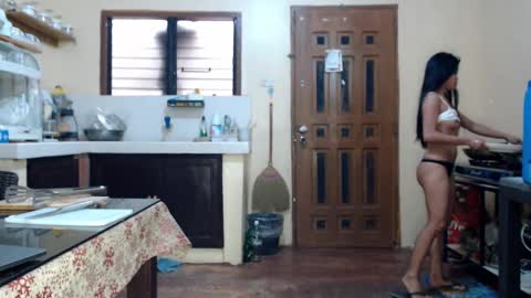 LuckyLaura online show from November 21, 2:20 am