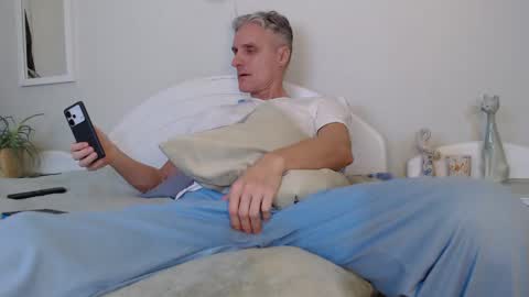 Daniel Bisexual uncut 20cm online show from January 11, 3:09 pm