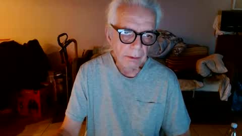 Snapshot of tom112292014 chatting on September 22, 12:31 pm tom112292014 online show from September 22, 12:31 pm