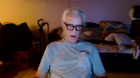 Snapshot of tom112292014 chatting on September 21, 11:25 am tom112292014 online show from September 21, 11:25 am