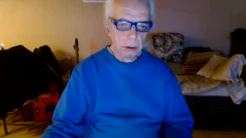 Snapshot of tom112292014 chatting on February 10, 1:33 pm tom112292014 online show from February 10, 1:33 pm