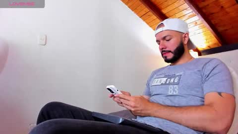   online show from November 6, 1:47 pm