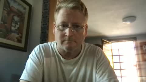 Hola online show from December 9, 10:30 pm