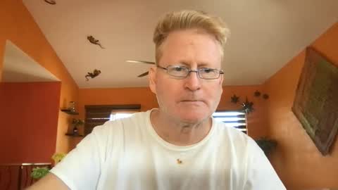 Hola online show from February 18, 11:04 pm