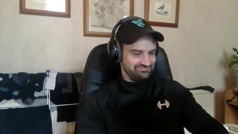 tomf1982 online show from March 22, 2:32 pm