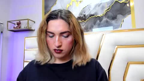   online show from December 5, 11:52 am