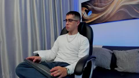 tommas_johnson online show from April 2, 3:58 am