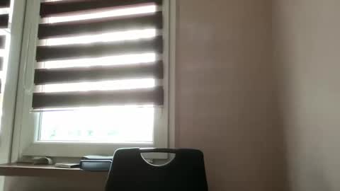 tommilovee online show from May 11, 6:09 am
