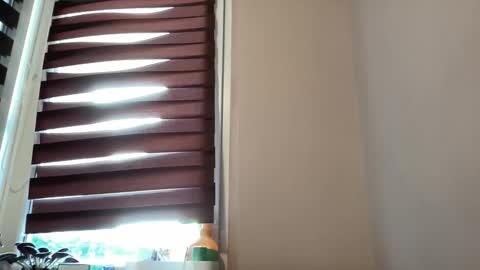 tommilovee online show from May 3, 9:04 am