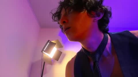 Snapshot of tommy_belline chatting on October 11, 3:33 am TOMMY BELLINE online show from October 11, 3:33 am