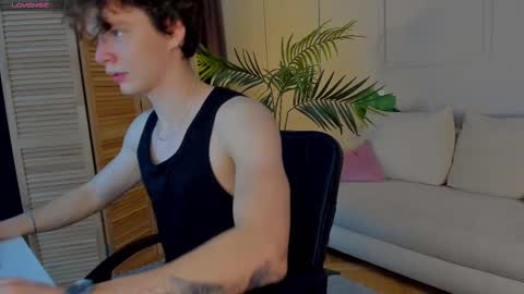 Snapshot of tommy_jamm chatting on February 25, 3:53 pm Tommy online show from February 25, 3:53 pm