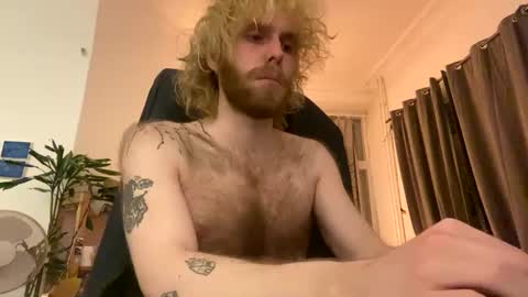 Snapshot of tommyg6420 chatting on September 28, 9:46 pm First Show ever 3 online show from September 28, 9:46 pm