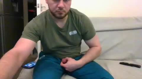 Snapshot of tommyy19901 chatting on January 4, 5:37 pm tommyy19901 online show from January 4, 5:37 pm