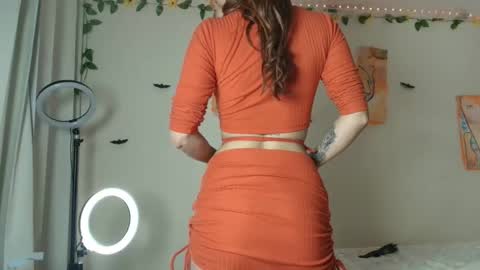 leyla  online show from October 11, 9:14 am