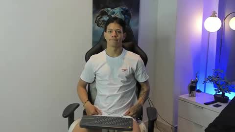 tony_petrov online show from November 11, 1:02 pm