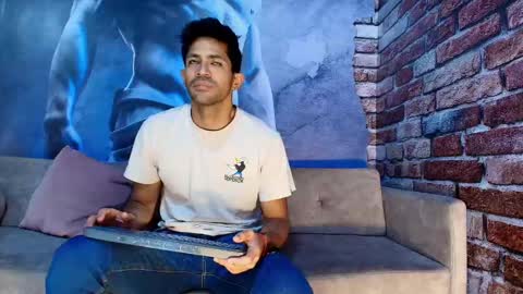 Snapshot of tonycosta_ chatting on October 21, 1:00 am Tony online show from October 21, 1:00 am
