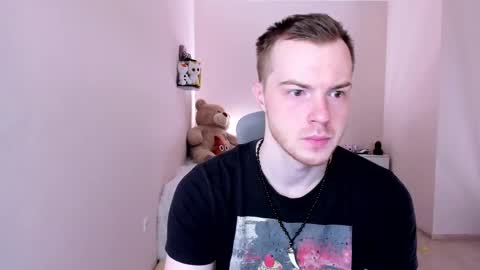 Snapshot of toohornyserj chatting on February 22, 11:24 pm toohornyserj online show from February 22, 11:24 pm